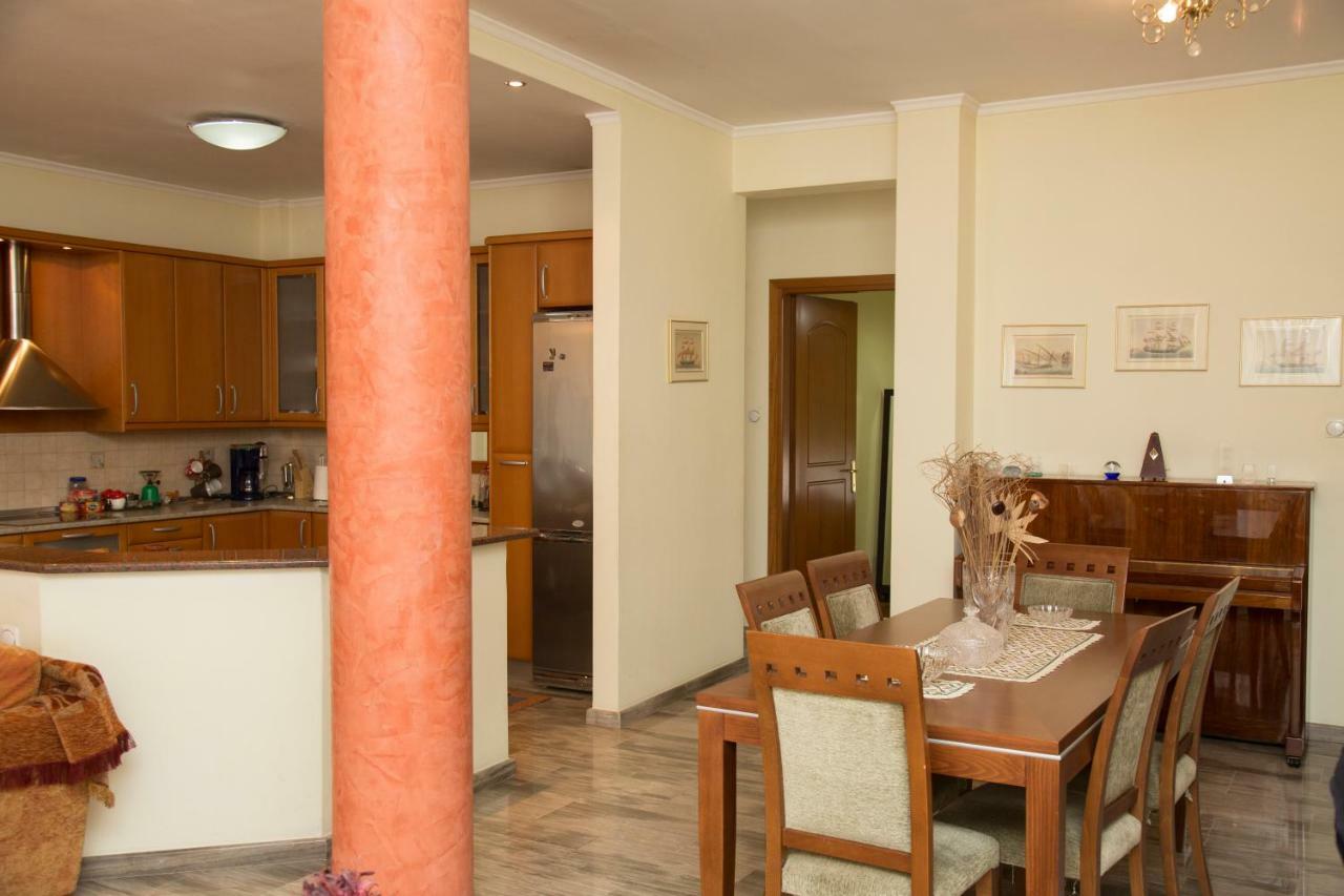 Veta'S Spacious Central Apartment Серрес Екстер'єр фото