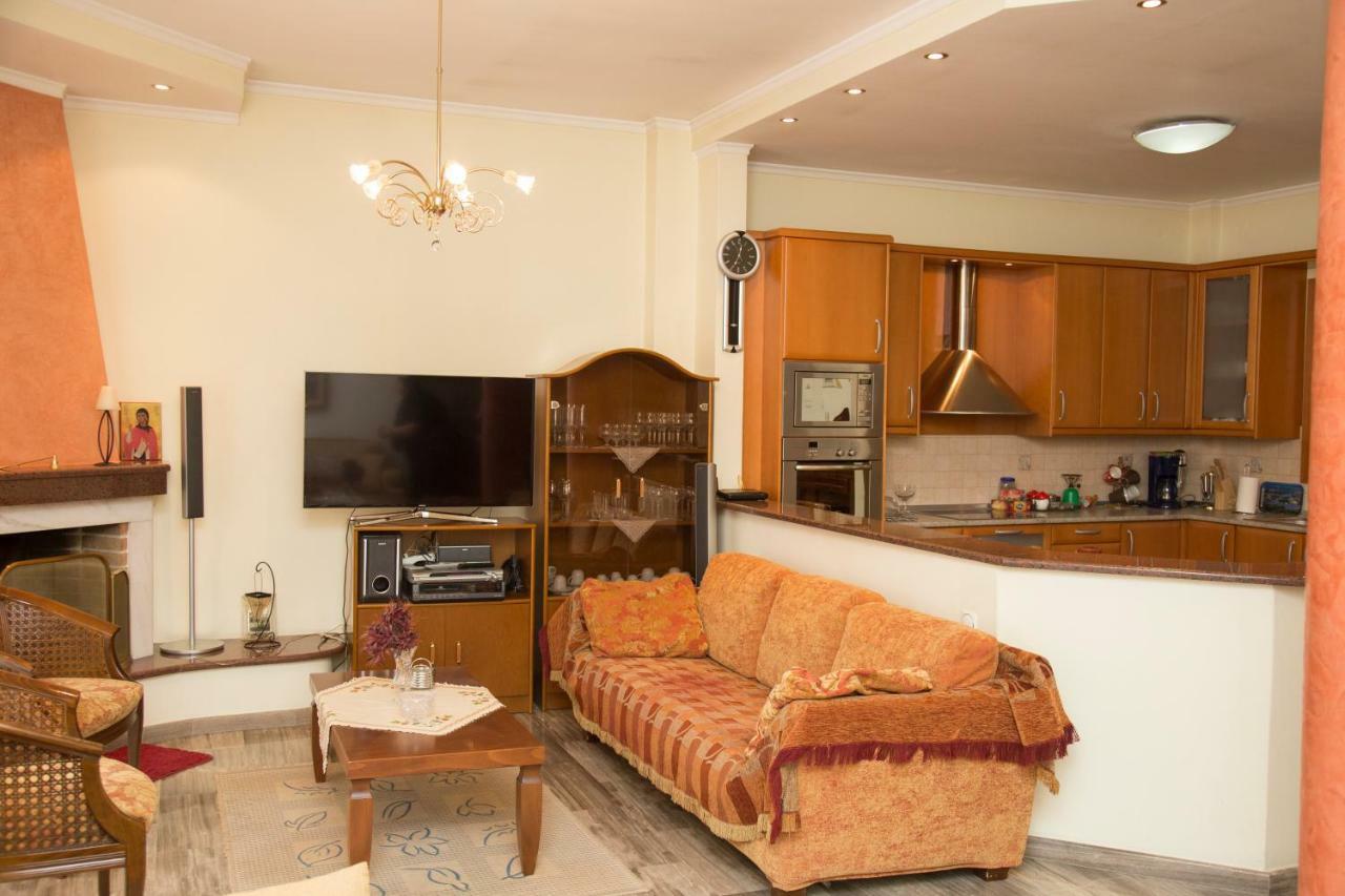 Veta'S Spacious Central Apartment Серрес Екстер'єр фото